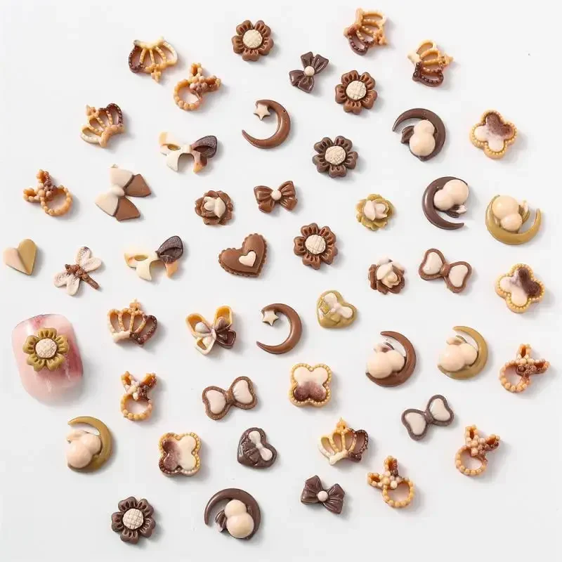 ตกแต่งเล็บเจาะน่ารักหลายสี Maillard การออกแบบที่ไม่ซ้ํากันวัสดุเรซินคุณภาพสูงขายส่งอุปกรณ์เสริมเล็บ