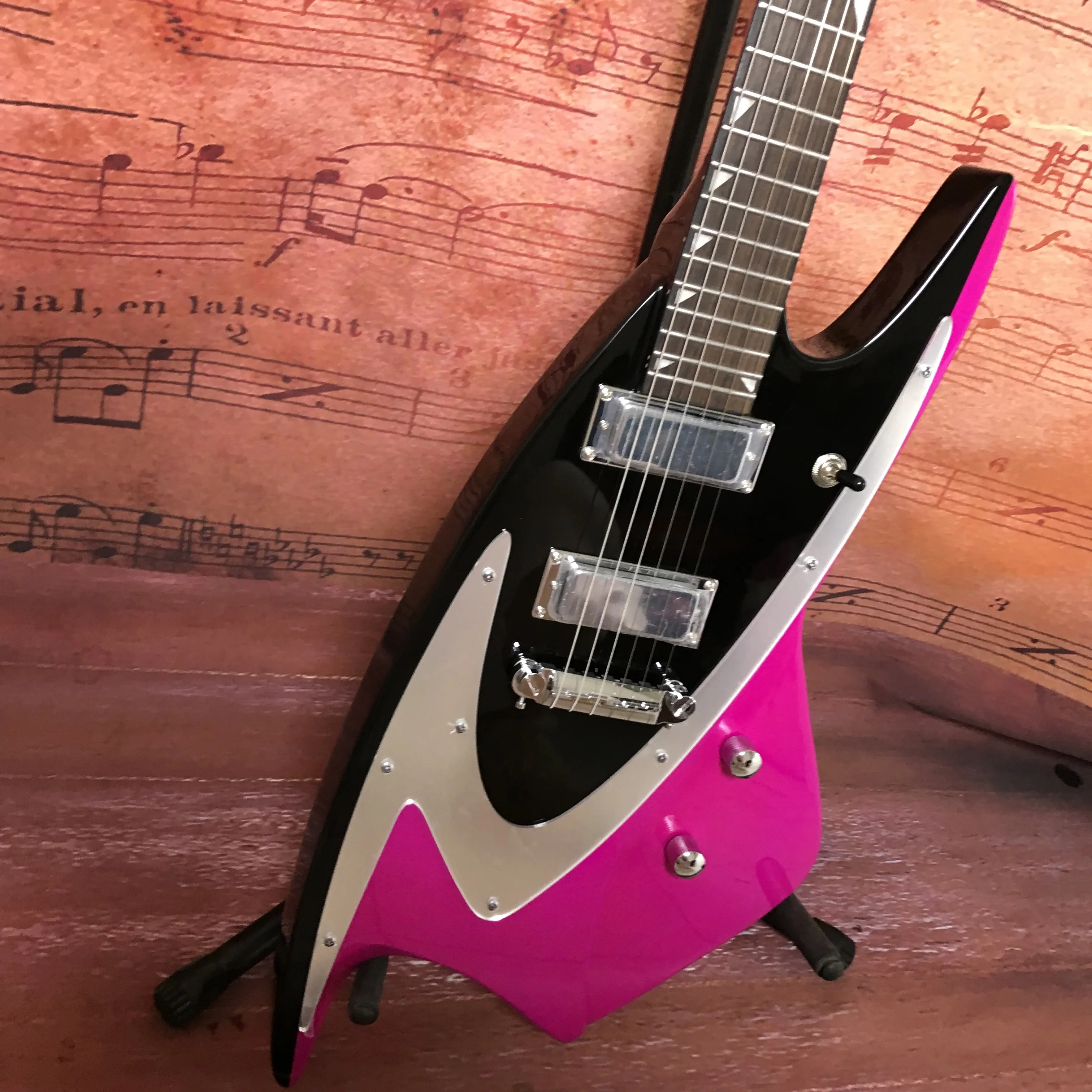 2026 Hot Rose Red and Black Color Blocked V-shaped Irregular Electric Guitar Delivery Included  Beginner Heavy Rock Tone