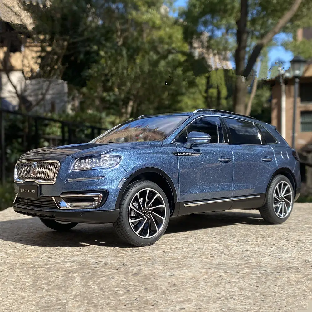 

Модель автомобиля из сплава 1:18, модель модели автомобиля из искусственной кожи, коллекционная детская игрушка, подарочное украшение