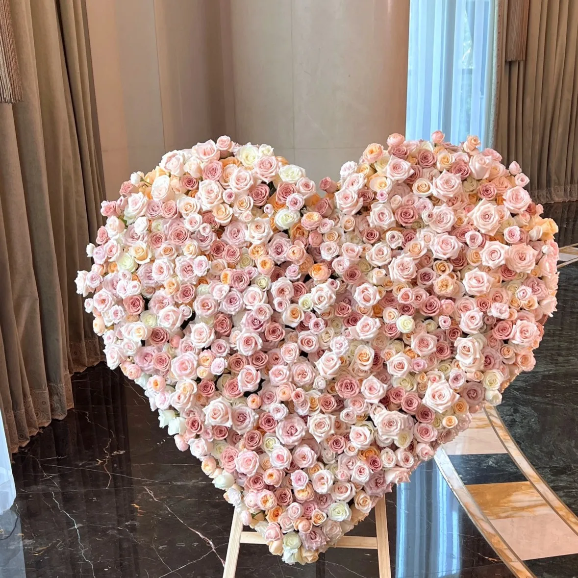 مجموعة أعياد ميلاد الخطوبة، ترتيب زهور جدار الزهور، قاعة المشاهير على الإنترنت، باقة كبيرة على مدار الساعة في الخلفية #6