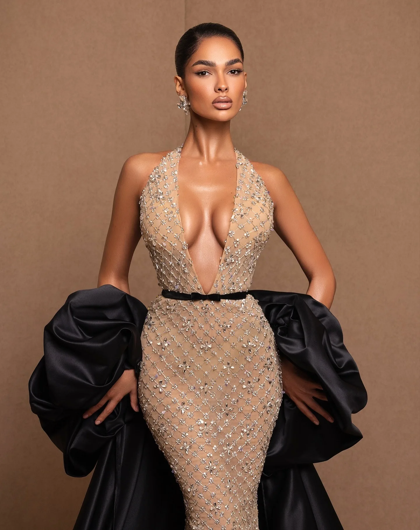 Splendidi abiti da sera Sirena Halter Cristalli Backless Senza maniche Abiti da ballo Abiti da festa Personalizzati فساتtessorimavera