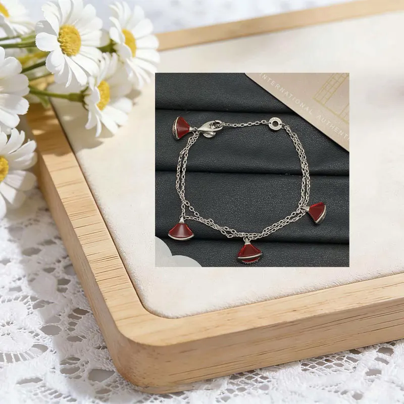 

Элегантный классический женский браслет высокого качества 2026 года – идеально подходит для повседневного ношения