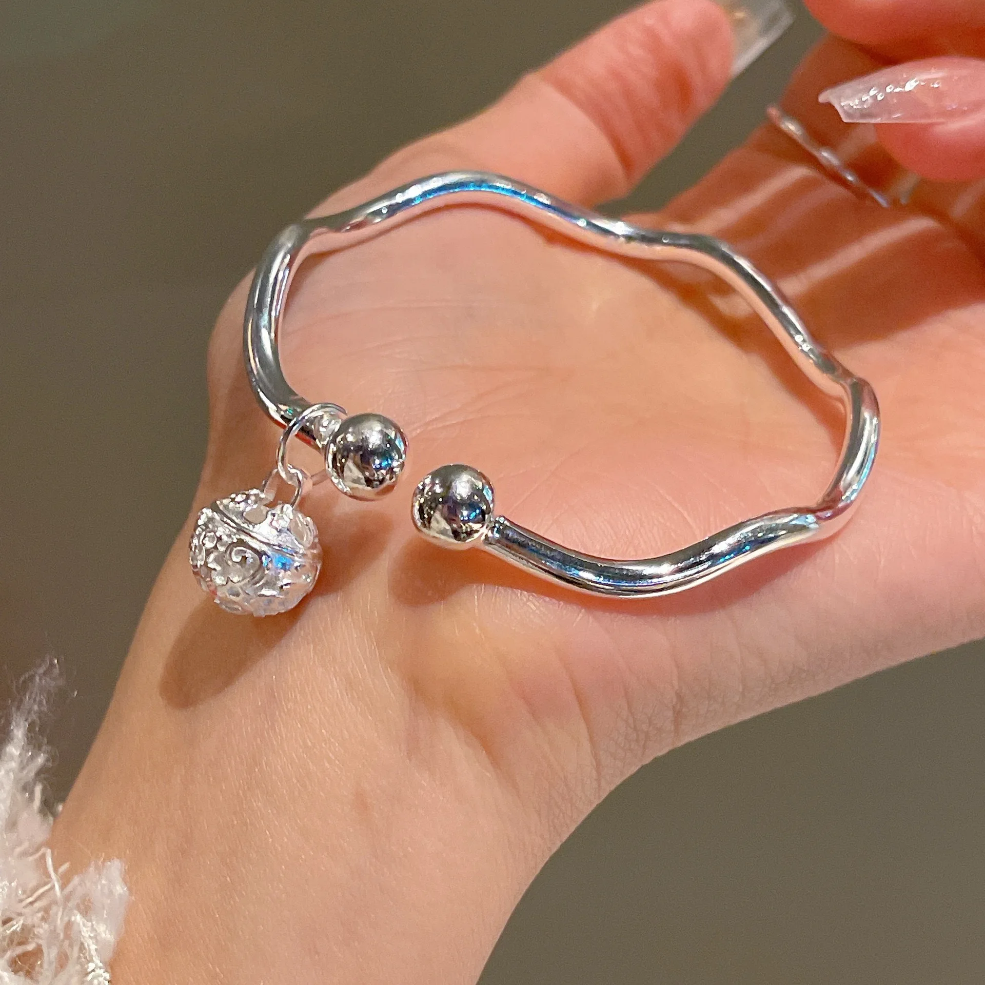 New high-end retro irregular wave bell bracelet for women solid jingle push-pull bracelet open bracelet for women