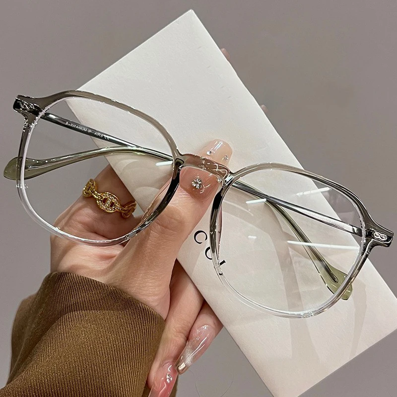Women's Fashionable Reading Glasses Super Light and Versatile Anti-blue Light Glasses for Middle-aged and Elderly image 4