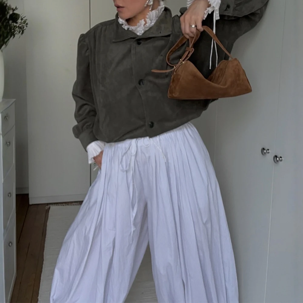 

Модное повседневное плиссированное короткое пальто с воротником-стойкой и длинными рукавами, женская одежда в европейском стиле, быстрая доставка