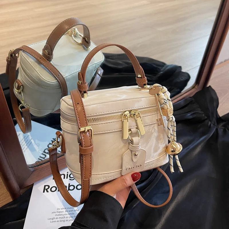 

Retro trendy hand-held bucket bag, fashionable casual shoulder bag, niche crossbody bag