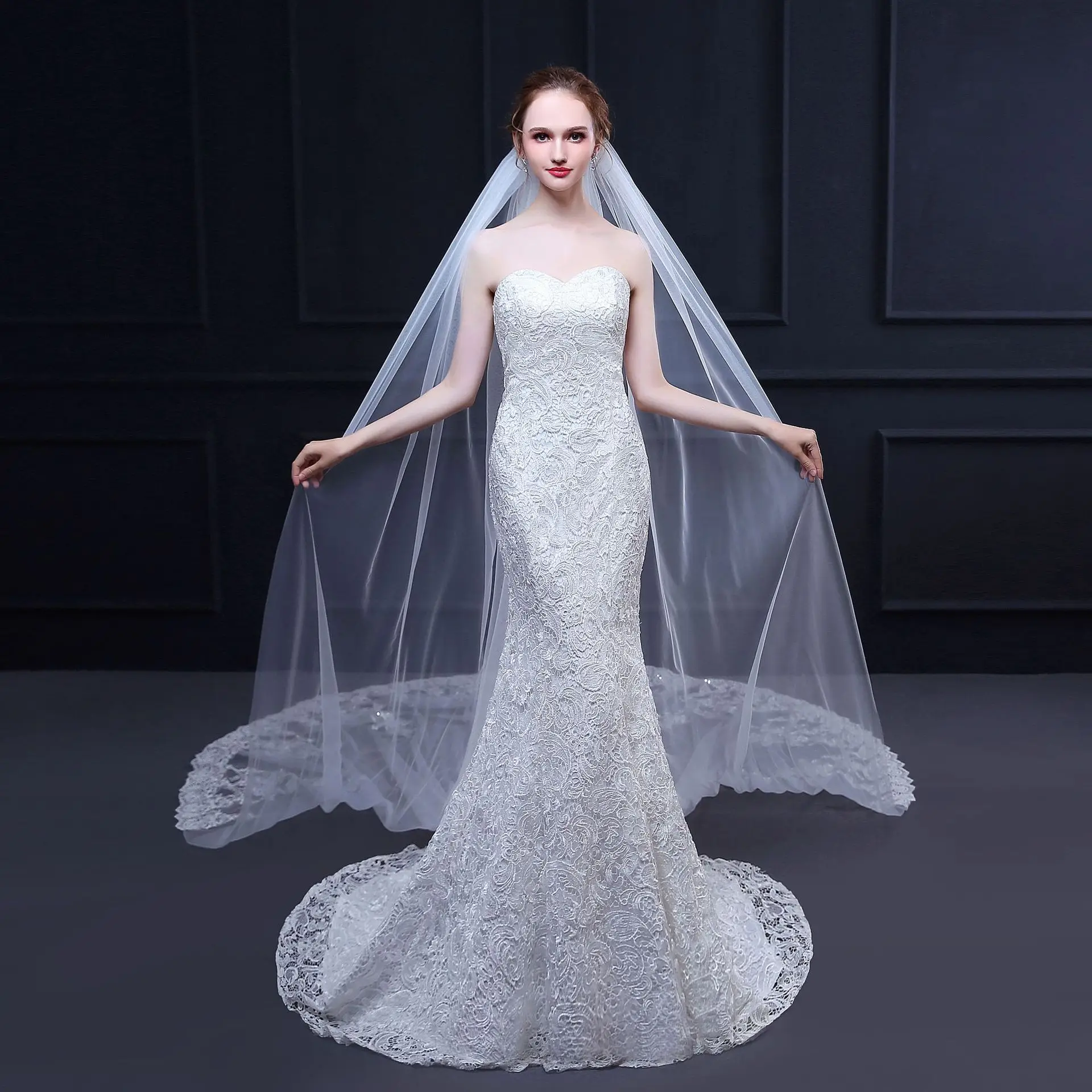 

Bridal Veil New Long Tail 3 Meters Wide Beautiful Sequin Lace Wedding Dress Wedding Supplies