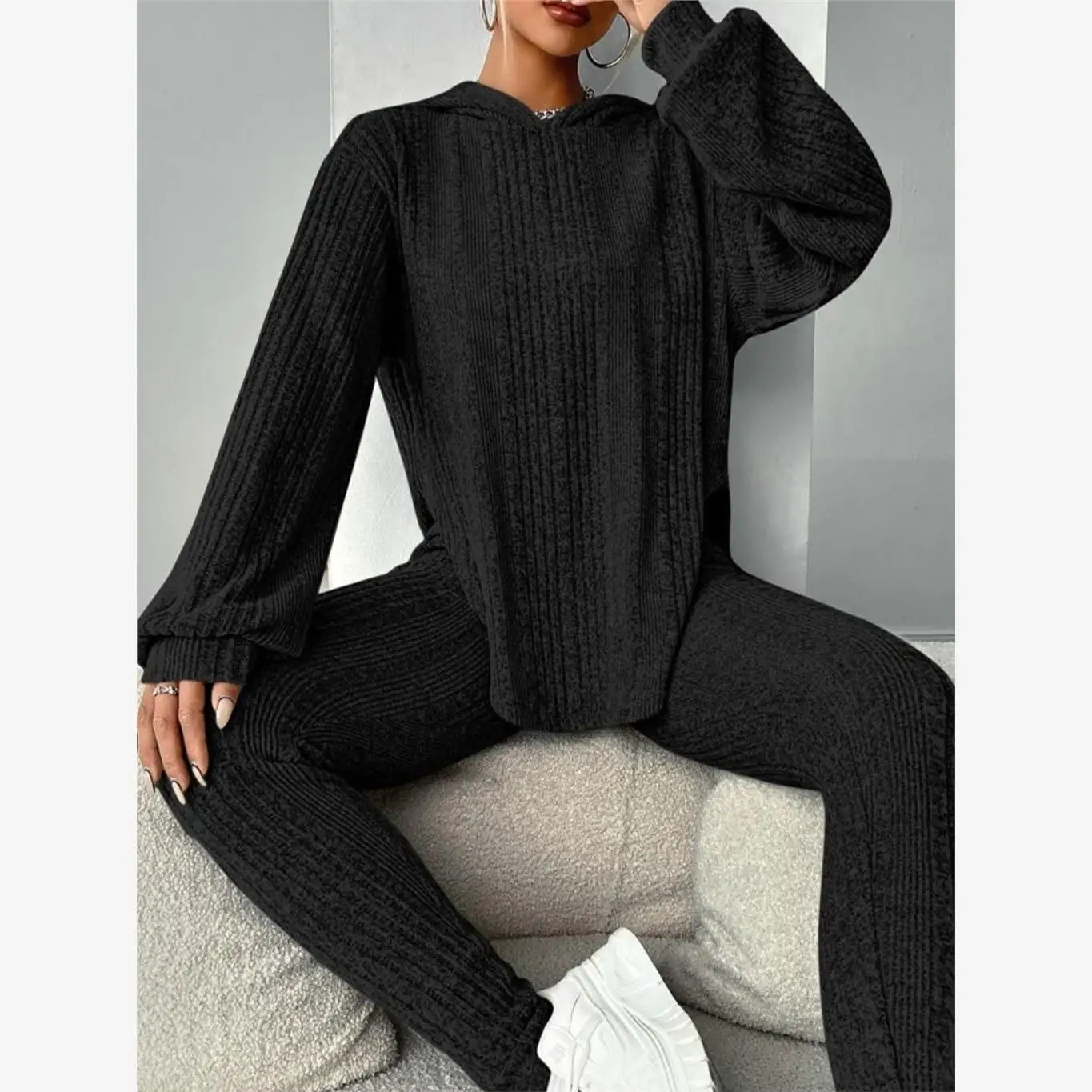 ゆったりとしたフード付きストライプトップとパンツのセット レディース ファッションアンサンブル 手作り縫製 プリンススヴェ 七分丈 暖かさを保つ...