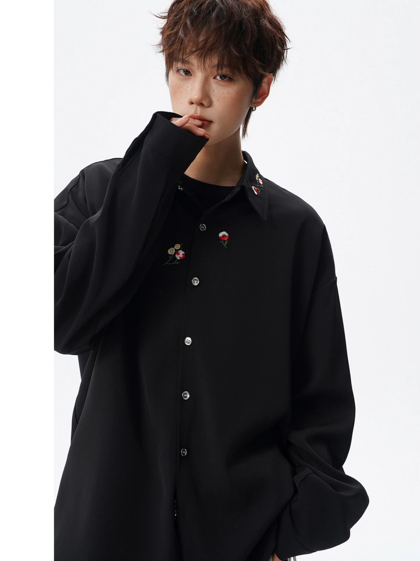 

Новая китайская рубашка с длинным рукавом и вышивкой для мужчин, молодежная, модная, в стиле ретро, хлопковая, свободного кроя, с пуговицами