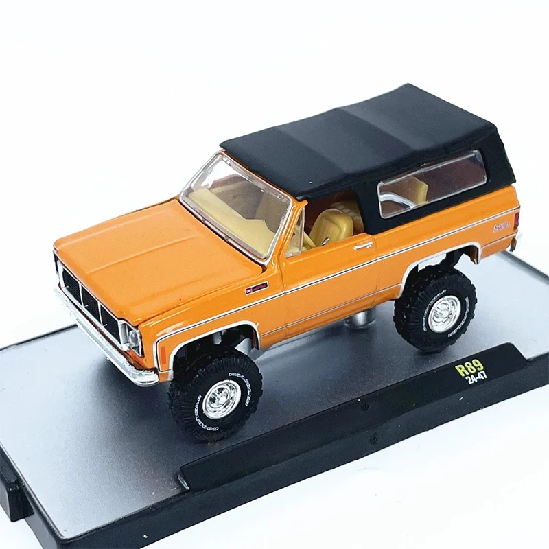 M2 Machines 1:64 Scale Alloy Car Model 2025 Payment 1992 C1500 SS Collection Ornaments Child Birthday Gift - Image 2