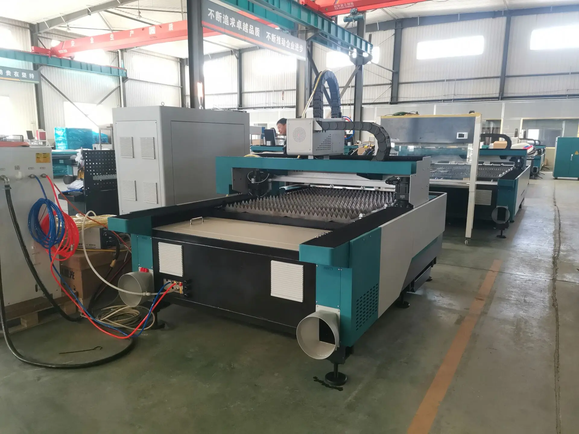 New 2025 Highly Popular Precision 1510 Aluminum Small Format Mini 3000 Watt Fiber Laser Cutting Machine