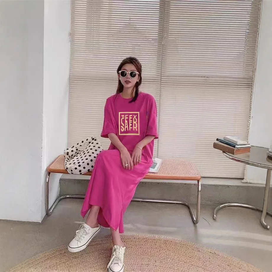 Estate nuovo stile versione coreana abito t-shirt casual semplice vestibilità ampia maniche corte spacco laterale stampa di lettere in stile inattivo