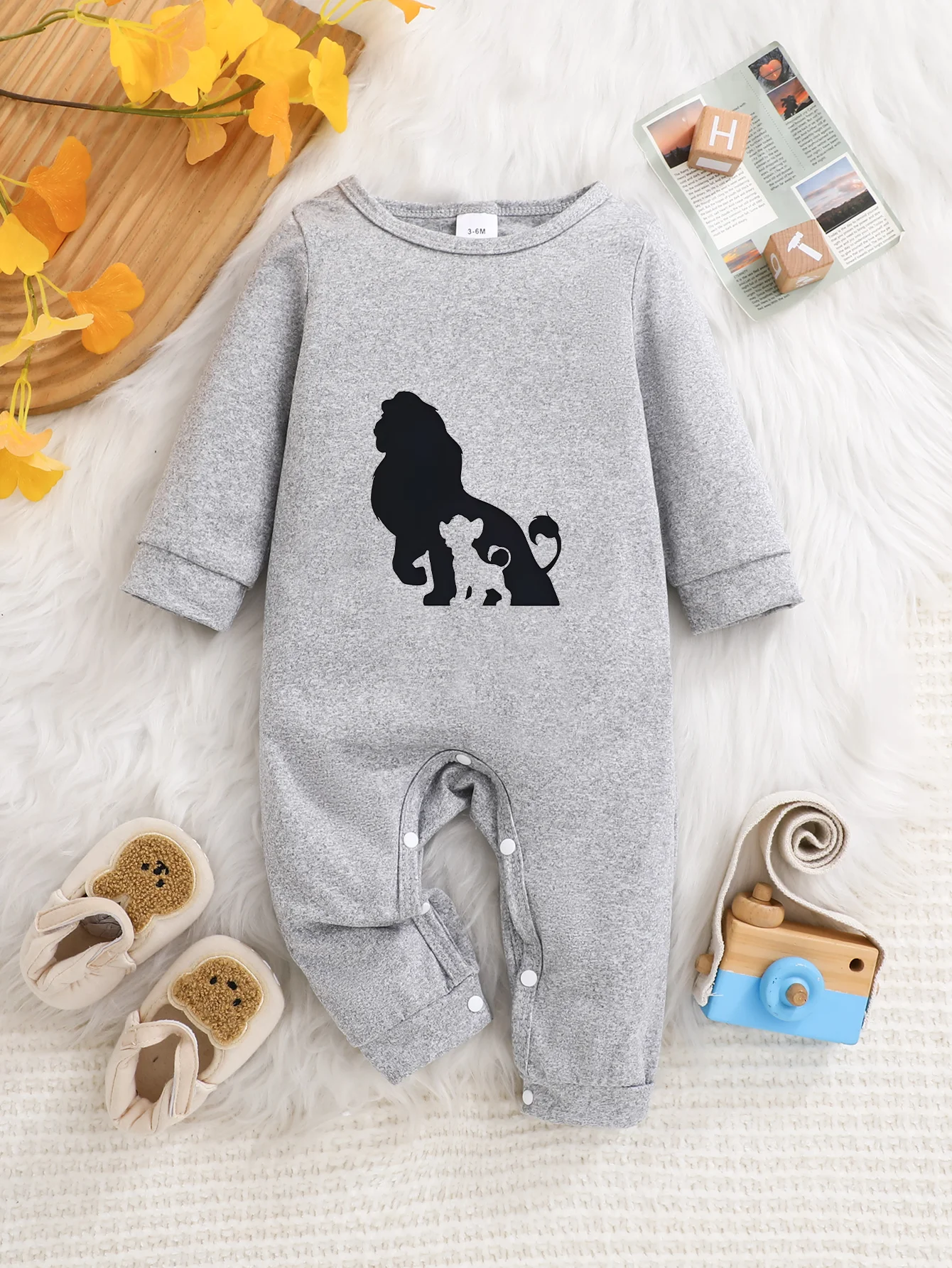 

【Официально лицензированный】 Детский комбинезон с длинными рукавами Disney King Lion King | Мягкая приятная для кожи ткань с принтом Mufasa & Simba Silhouette