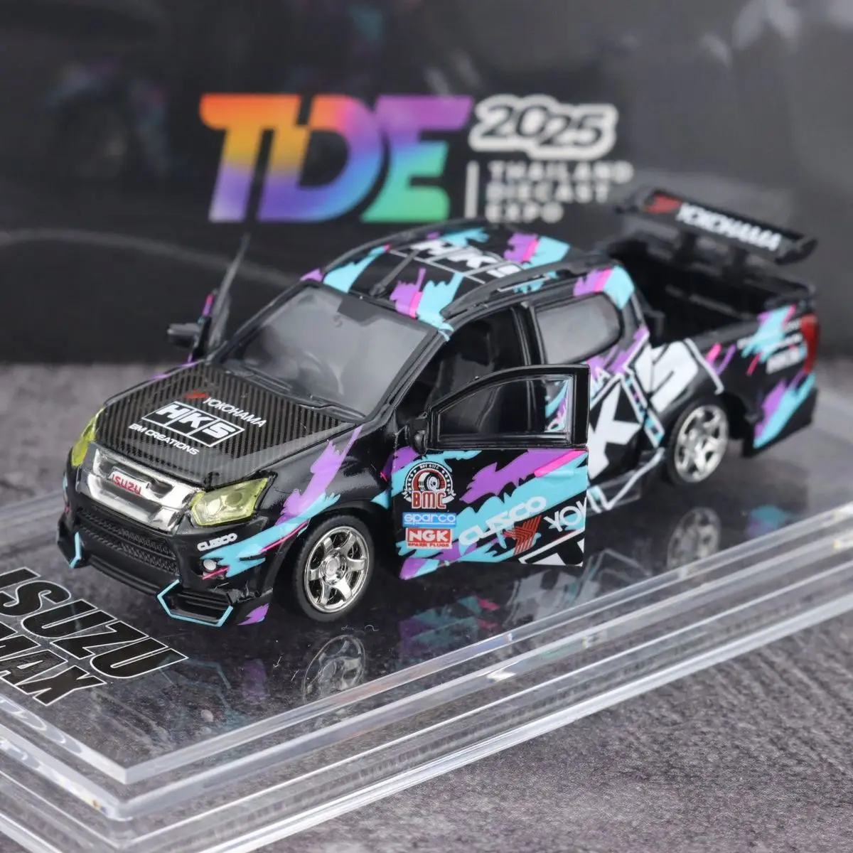 bmc-1-64-isuzu-d-max-ローライダー-2018-ピックアップ合金車ダイキャスト-車両ミニチュアスケールモデルカー用コレクションギフト