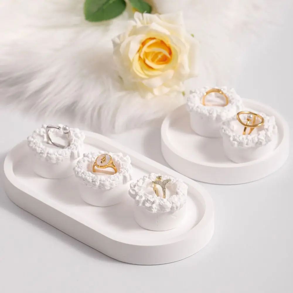 

Vintage Cake Shape Ring Stand Exquisite European Style Plaster Ring Holder Jewelry Display Stand Home Ornaments