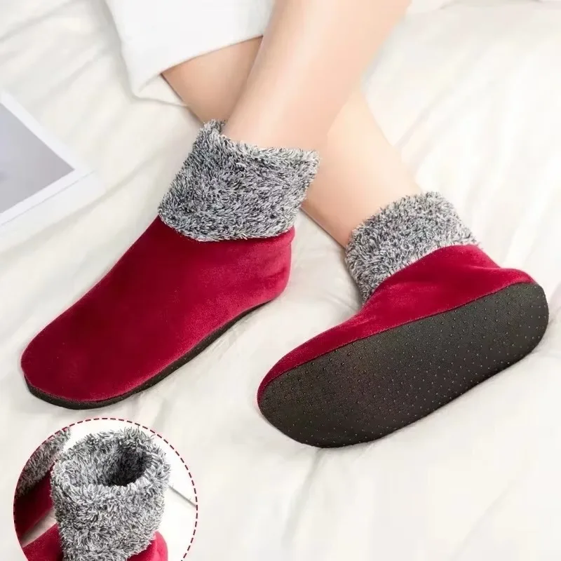 جوارب أرضية شتوية للنساء شبشب داخلي سميك ودافئ مع نعل مضاد للانزلاق وبطانة قطيفة مريحة للاستخدام المنزلي #3