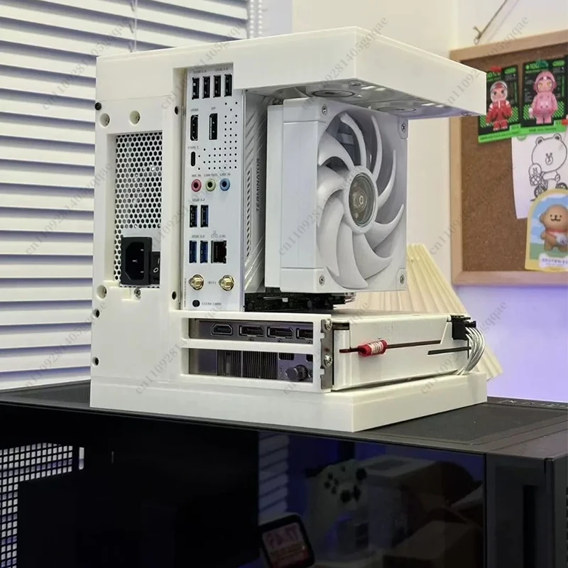 Desktop-Computergehäuse im Sea-View-Raumstil, mit kleinem Rack-Design, das ITX-Mainboards und SFX-Netzteile unterstützt. – Detail 4