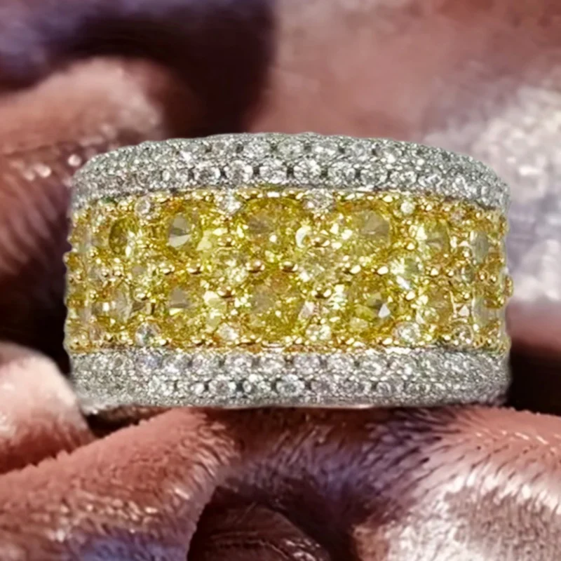 Huitan Damen-Ring in zwei Farben, schlichter Stil, eingelegt mit glänzendem gelbem Zirkonia, modisch, für Hochzeit, Party, vielseitiges Zubehör, Schmuck – Detail 5
