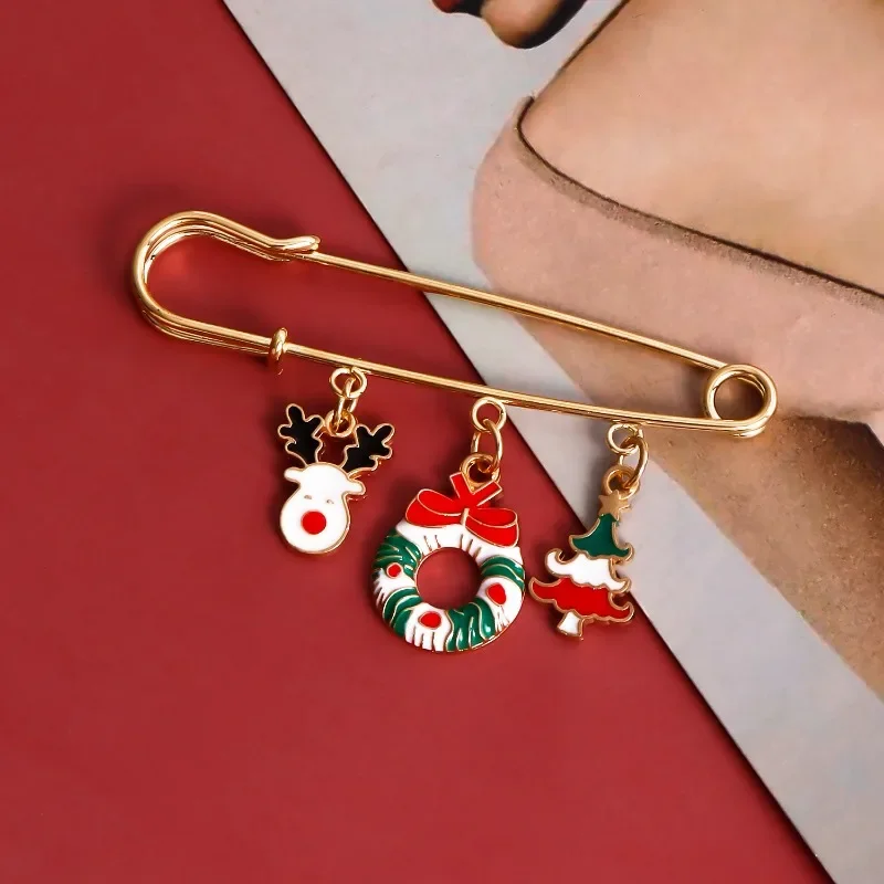 Cute Red Green Oil Drop Christmas Elk Deer Snowmen Bell Pendant Brooches for Women Fashion Festival Pins for Party