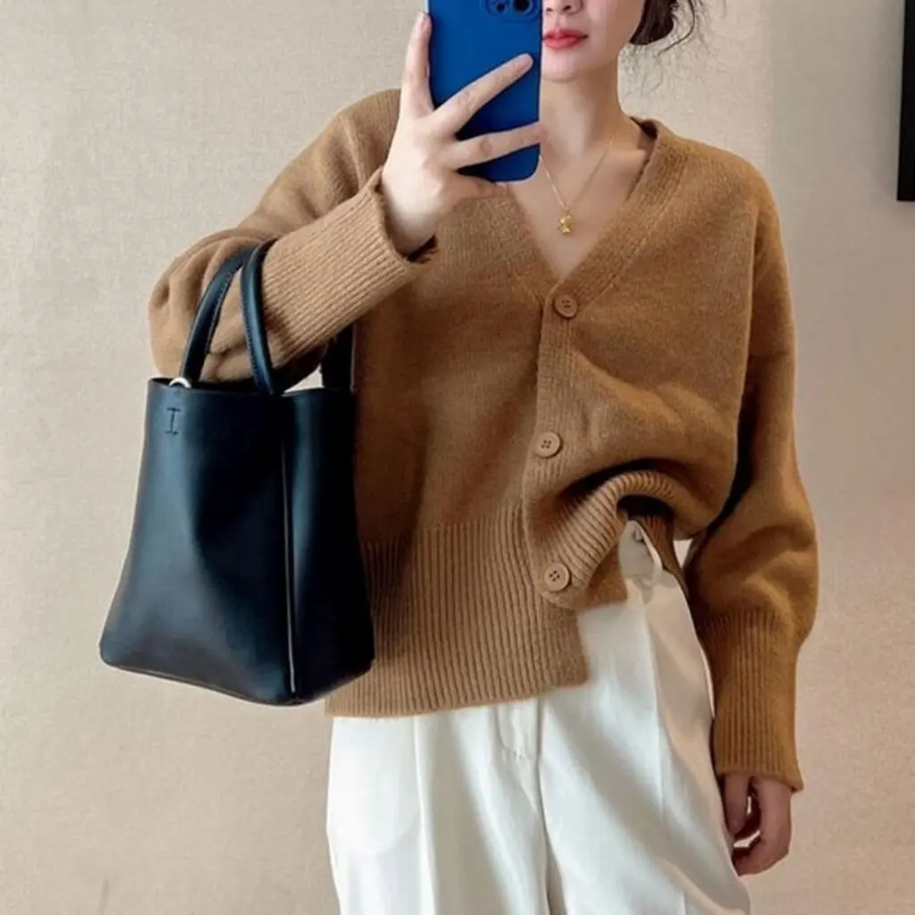 

Korean V Neck Knitted Cardigan for Women Loose Slim Fit Long-Sleeved Elegant Versatile Sweater Jacket for Spring Autumn