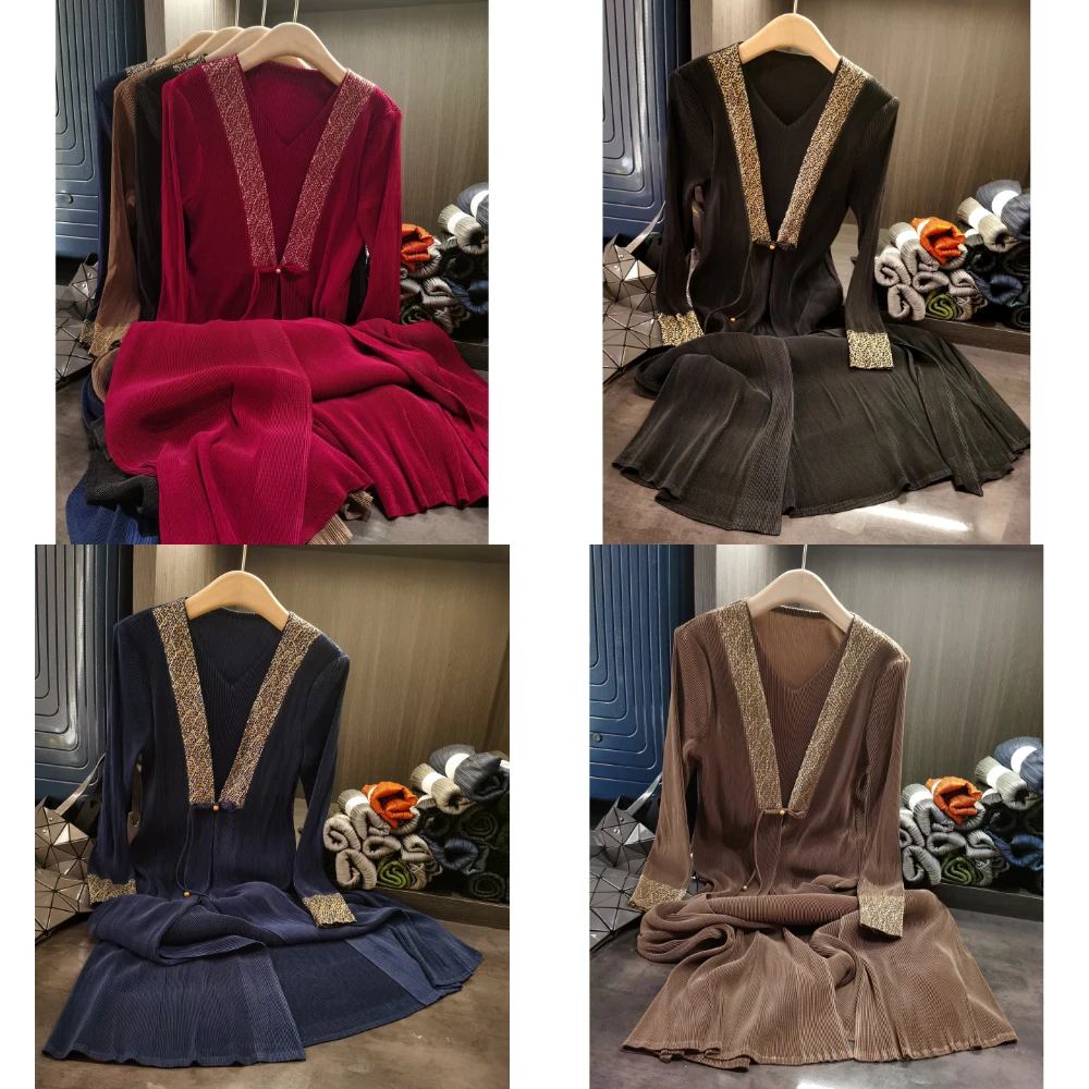 

Miyake Fold 2025 Autumn New Chinese Style Fake Two Solid Color V-neck Fashion Fold Head Loose Large Size Elegant Dress Pleated