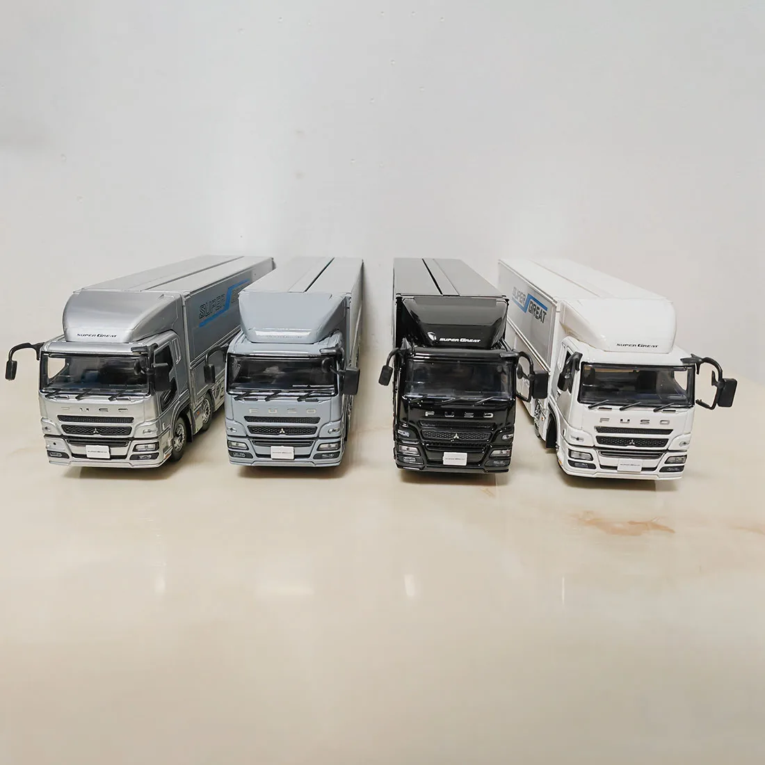 Diecast 1:43 Skala Mitsubishi FUSO SUPERGREAT Truk Kontainer Paduan Model Mobil Koleksi Mainan Hadiah Souvenir Tampilan Ornamen