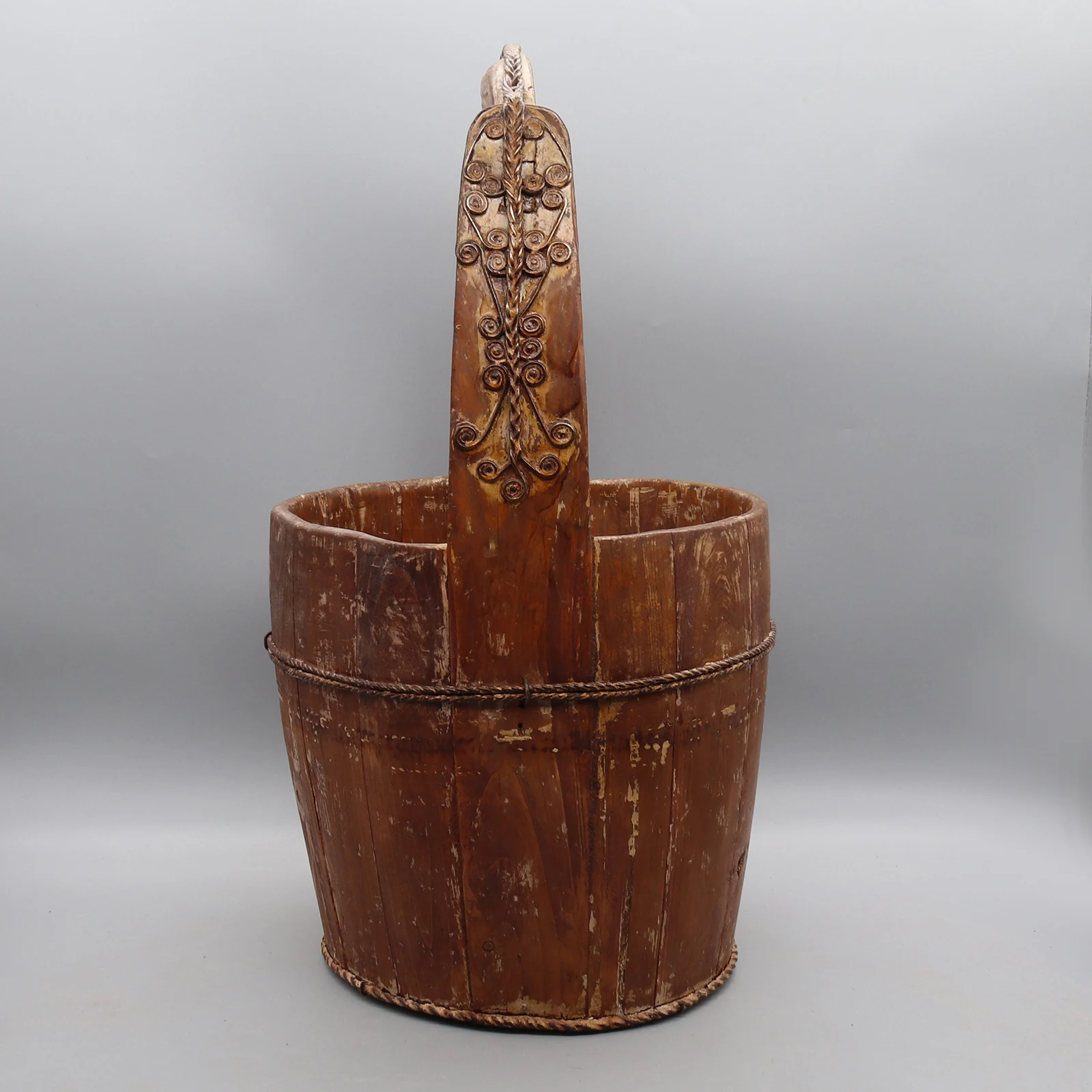 Old wooden water bucket, Chinese antique