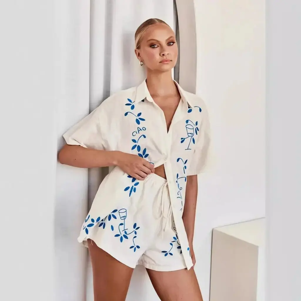 

Удобная повседневная рубашка с 3D вышивкой, короткий костюм, женский весенне-летний новый модный комплект