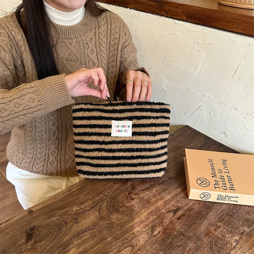 Mode Retro Gestreifte Clutch Tasche Frauen Kosmetik Tasche Plüsch Kulturbeutel Make-Up Taschen Make-Up Tasche Fall Reise Kosmetik Organizer – Detail 10