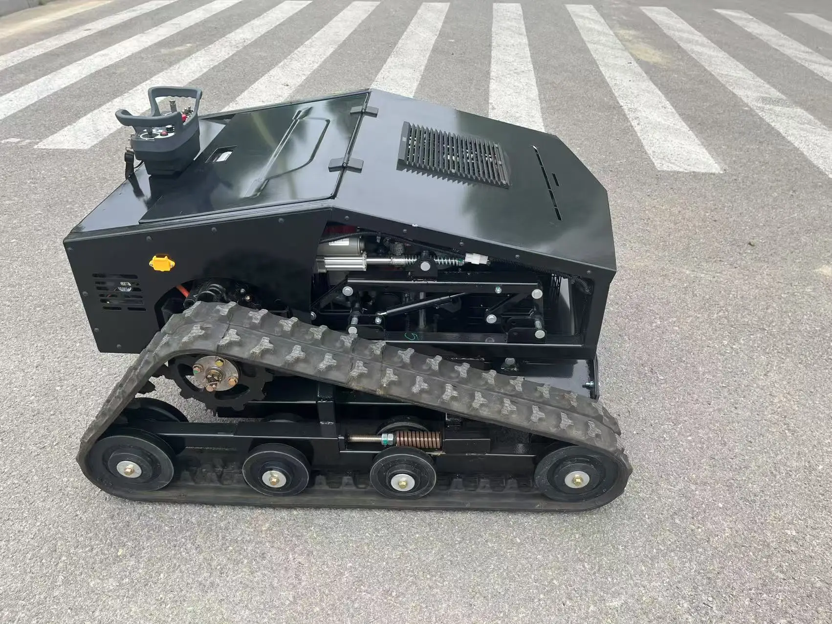 최고 성능의 ZNW-800B 원격 제어 잔디깎이: 무선 제어, 20-150mm 절단, 강력한 16/23HP, 완벽한 결과를 위해 지금 구매하세요