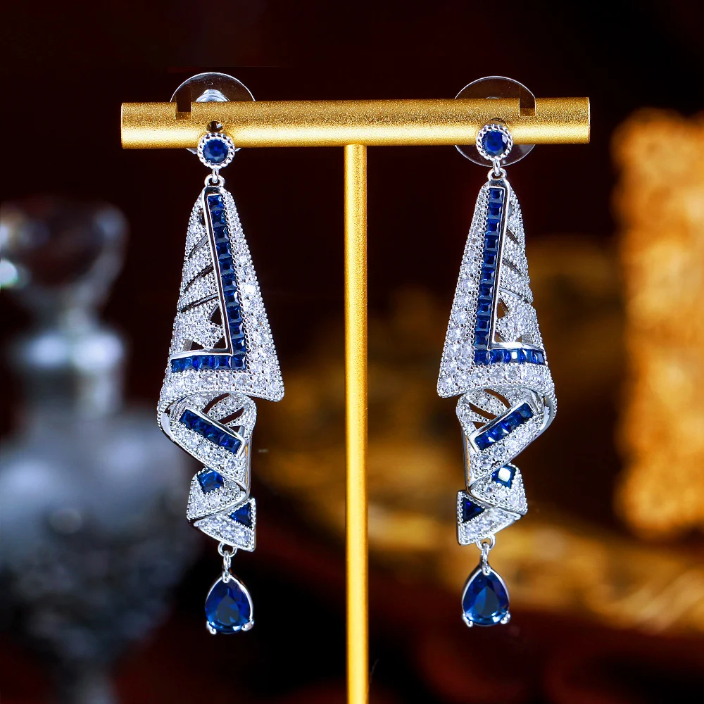 CWWZircons Geometrische, klobige, lange, königsblaue Tropfen-Ohrringe mit Zirkonia für Damen, Festival-Party-Accessoires CZ937 – Detail 6