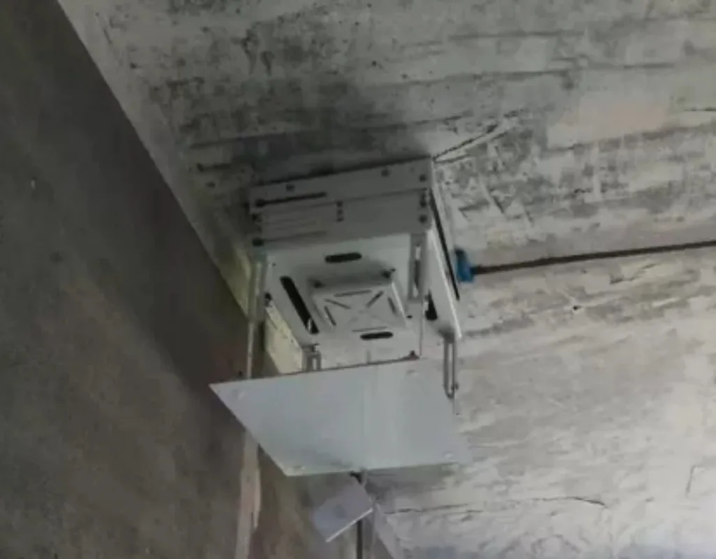 Embedded Ceiling‑Mount Electric Projector Lift, Retractable Hidden Dynamic Lifting Hanger Bracket