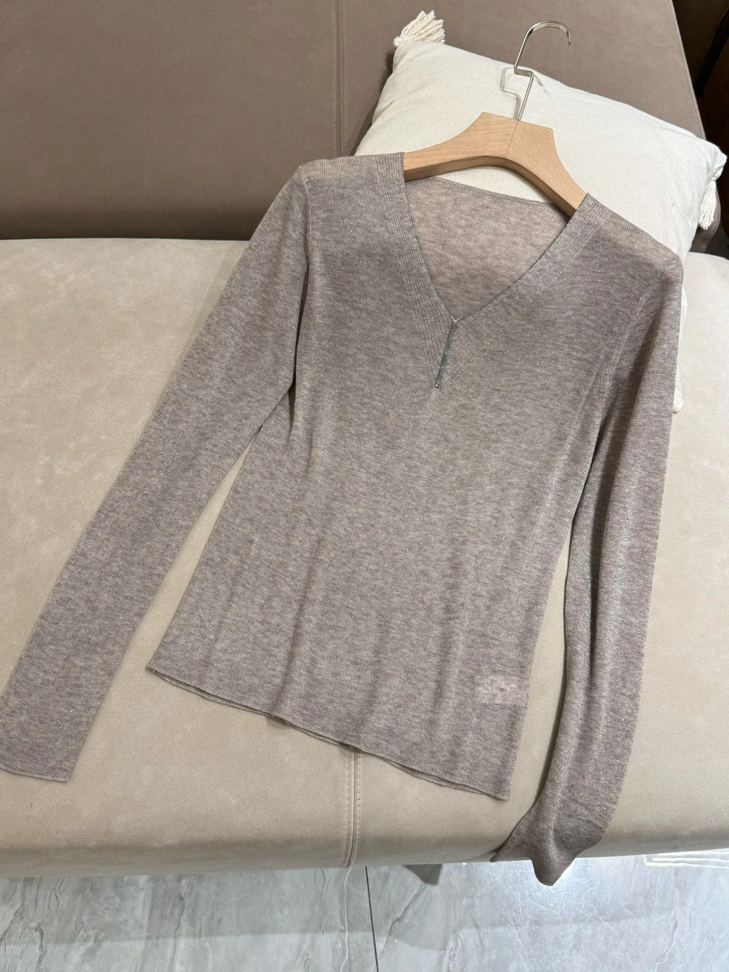 Autumn Winter 2024 Women\'s Shining Bead Wool V-neck Bottoming Sweater Knitted Lightweight Pullover Top