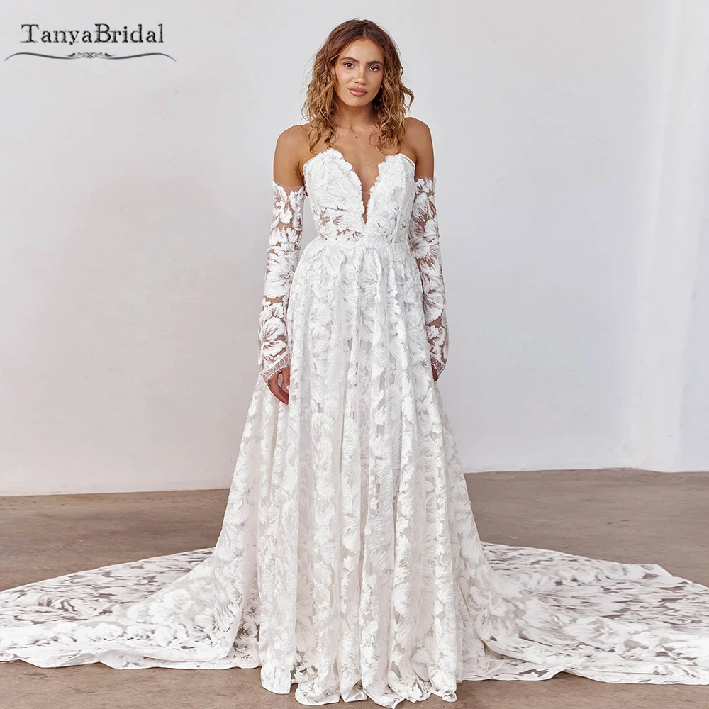 

Hand-moulded floral appliqué Wedding Dress With elegant Scaf ,Dramatic A Line Bridal gown With Removable Gloves DW1099