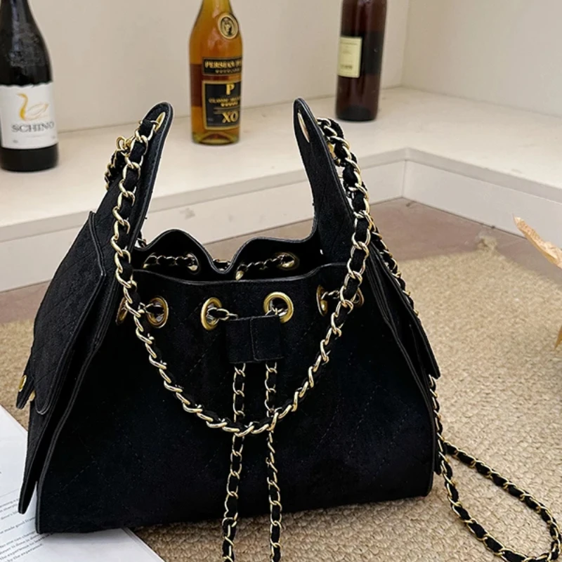 vWomen Vintage Diamond Quilted Suede Tote Bag, Drawstring Chain Shoulder Bag, Large Capacity Retro Crossbody Handbag for Daily C