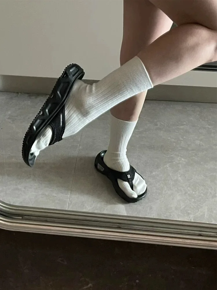 High Quality Combed Cotton Split Toe Woman Socks Solid Color Simple Comfortable Soft Two-Toed Japanese Harajuku Women's Tabi Sox