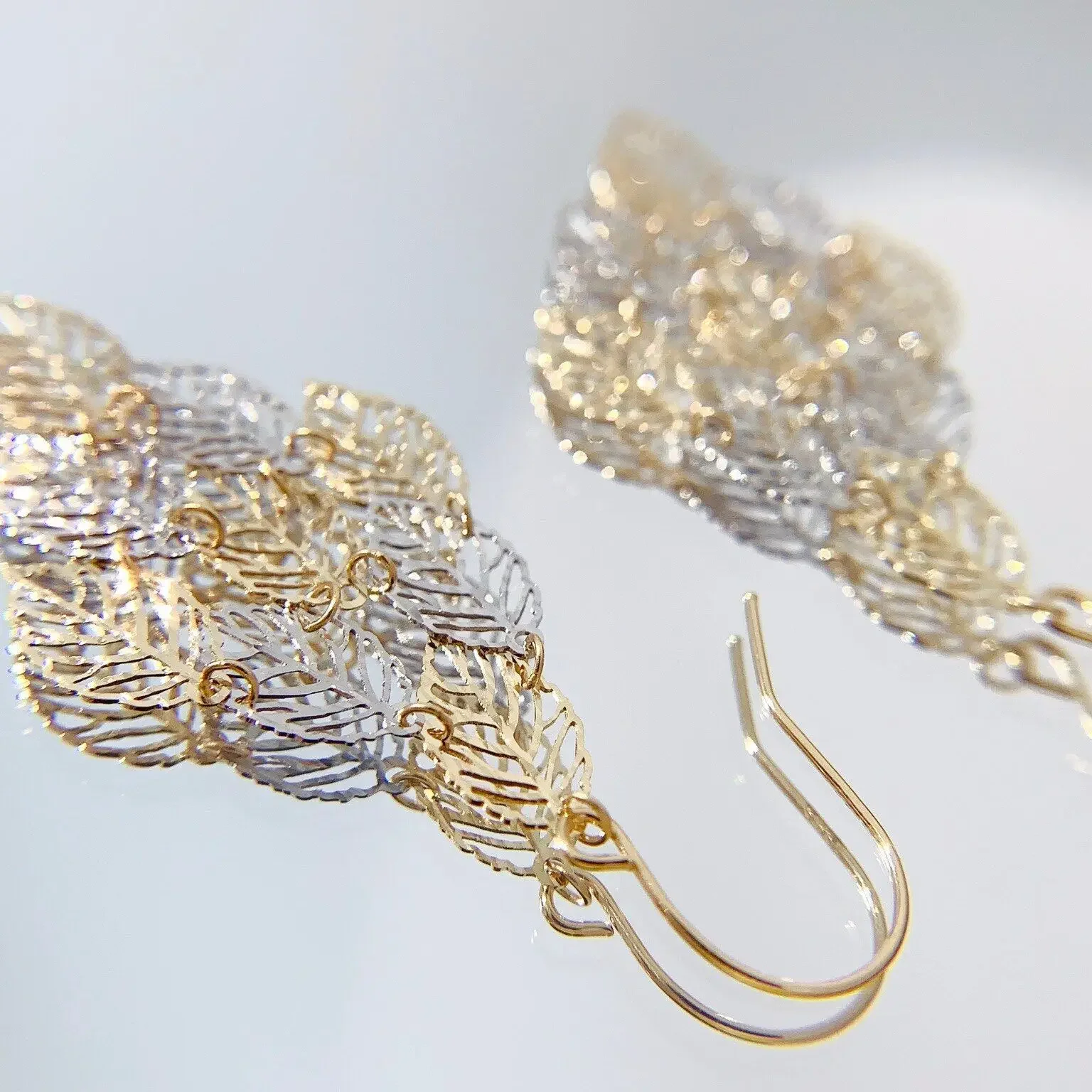 DSHIJOJ Au750 Gold Women Earrings Light Hallow Leaf Dangle Style Dimensional Design