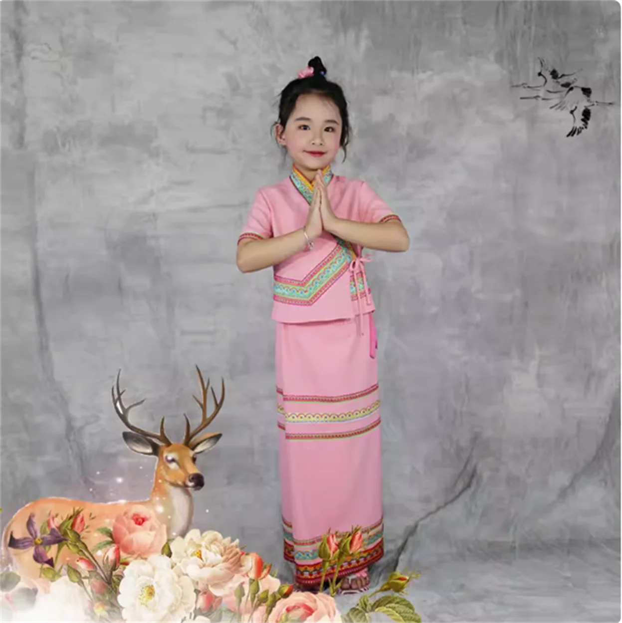 

Dai ethnic group, Yunnan ethnic minority characteristic clothing, women's summer pink