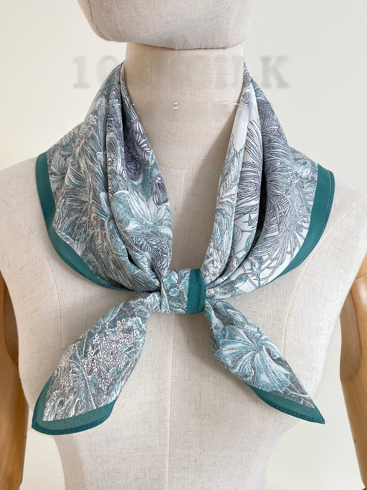 シルクダブルガーゼスカーフ女性の春秋多用途ネクタイシャツ襟スカーフ保護ネックラップ中国風花柄