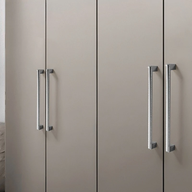 Luxury cabinet door pull with diamond-encrusted crystal wardrobe wine shoe kitchen cabinet door handles drawer singlehole handle