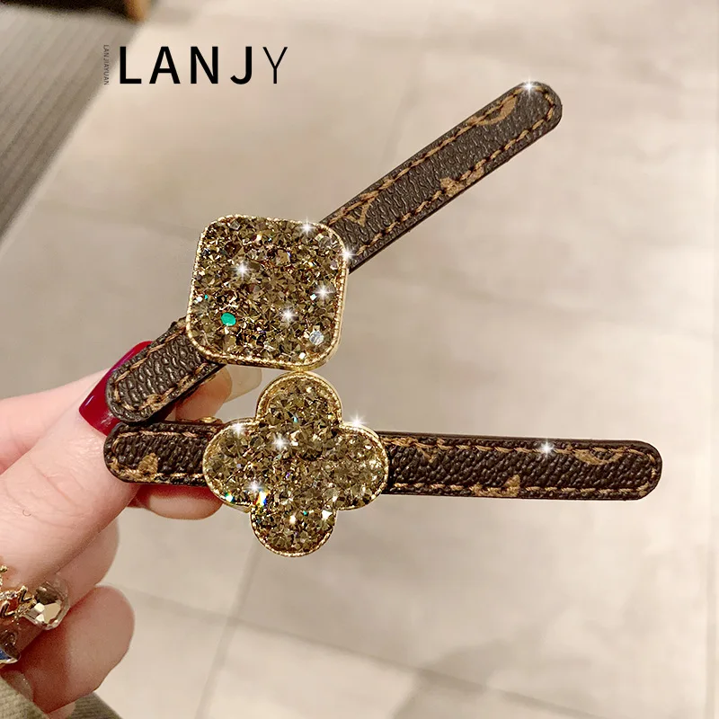 

1pc Korean Dongdaemun Rhinestone Hair Clip Faux Leather Print Side Bangs Flat Bobby Pin for Women Sparkly Daily Use