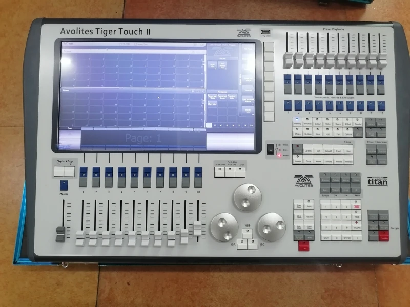 16 canali uscite Tiger Touch 2 II console Professional disco stage light controller DMX con flightcase
