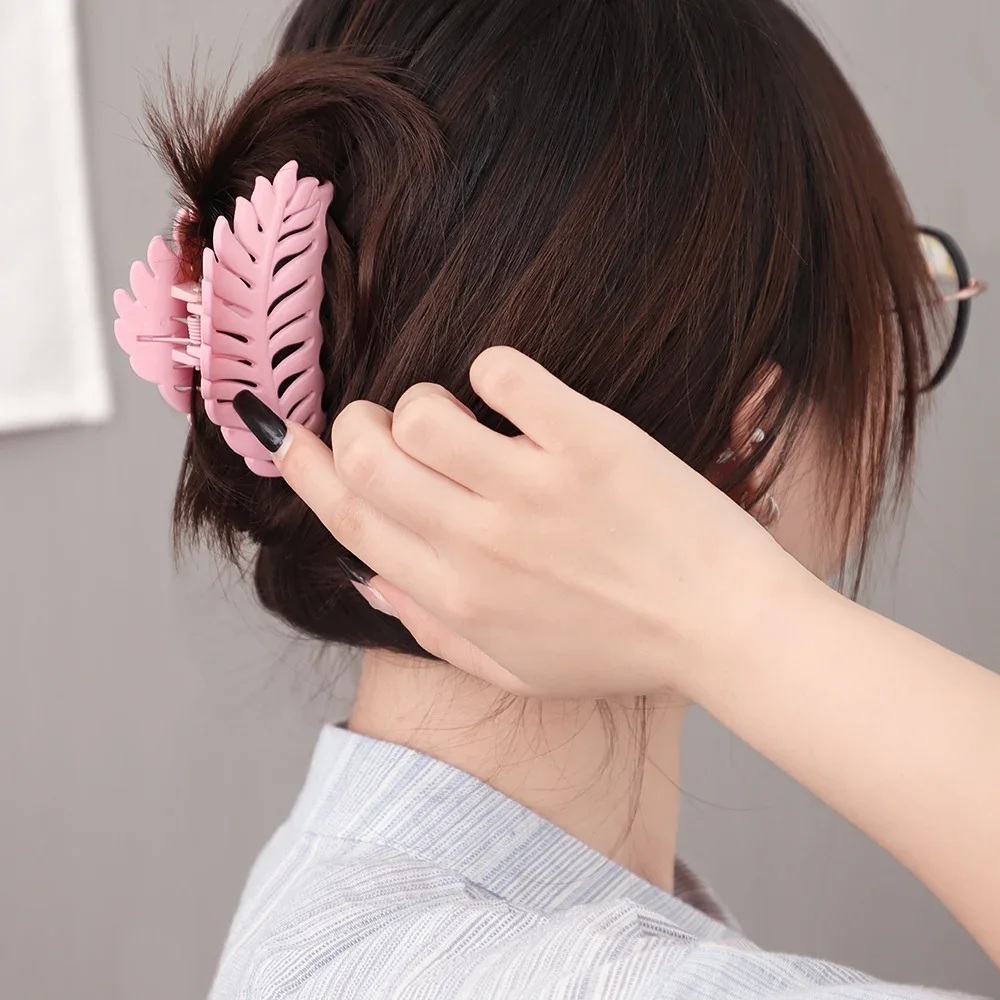 Leaf-Shaped Hair Clips for Women, Monochromatic Clip, Elegant Hair Clip, Suitable for All Hair Styles, Anti-Slip Claw Accesorios