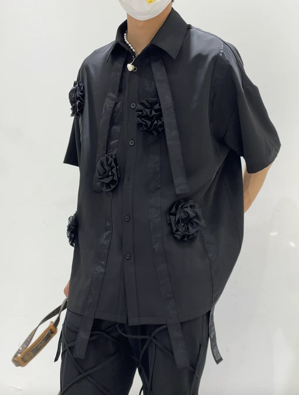 Black spring summer 2022 New French design niche shirt commuter loose short sleeve silk top