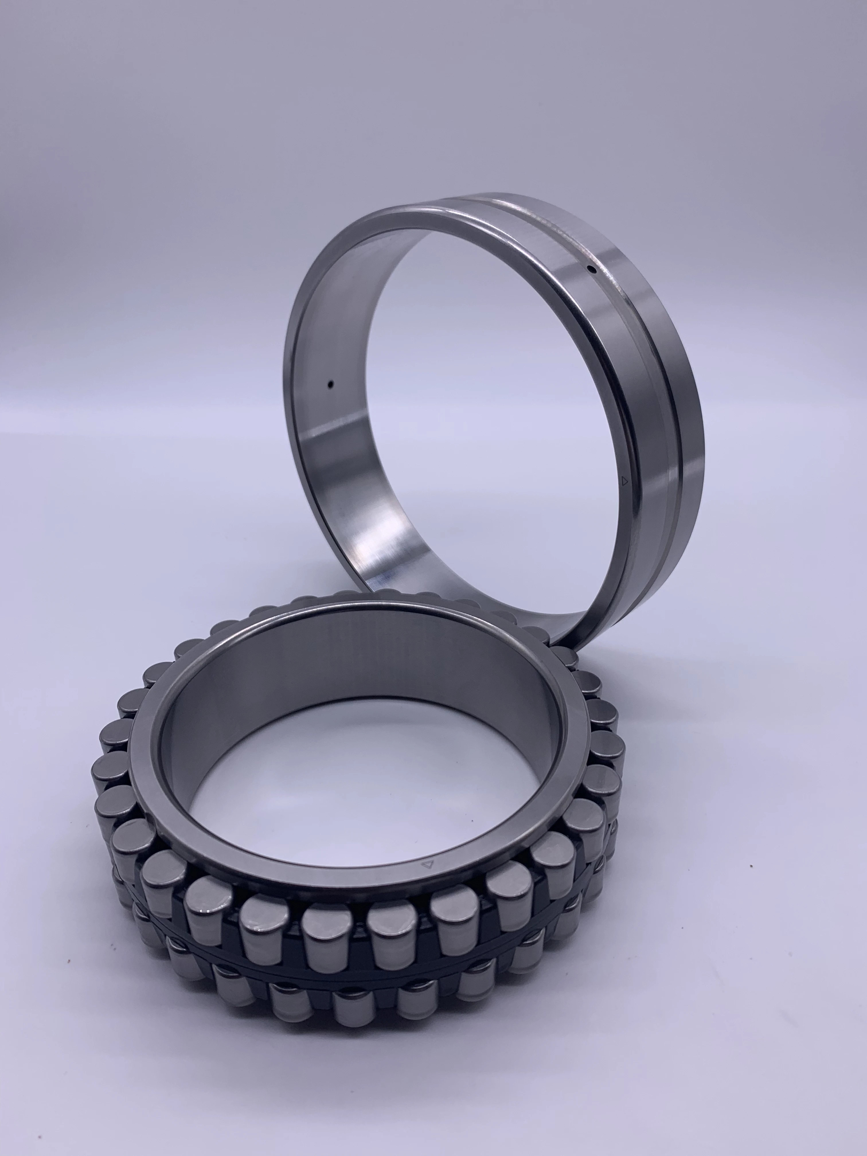 Roulements à rouleaux cylindriques à double rangée NN3020KTN9/P4