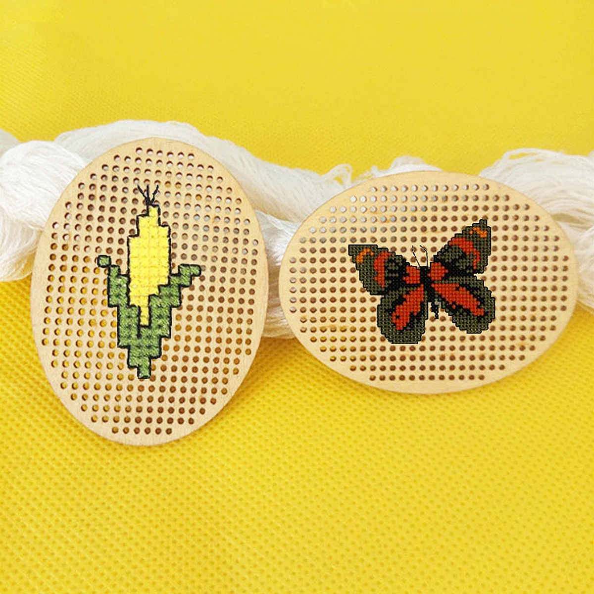 

20Pcs Oval Wooden Cross Stitch Ornaments Lightweight Durable Blanks for DIY Engraving Craft Projects Decoration