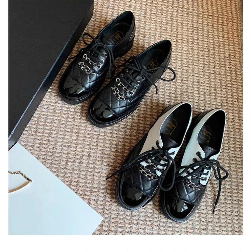 

Women's Patent Leather Oxford Shoes Chain Decor Lace Up Round Toe Low Heel Black White Two Tone Fashion Casual Dress Shoes