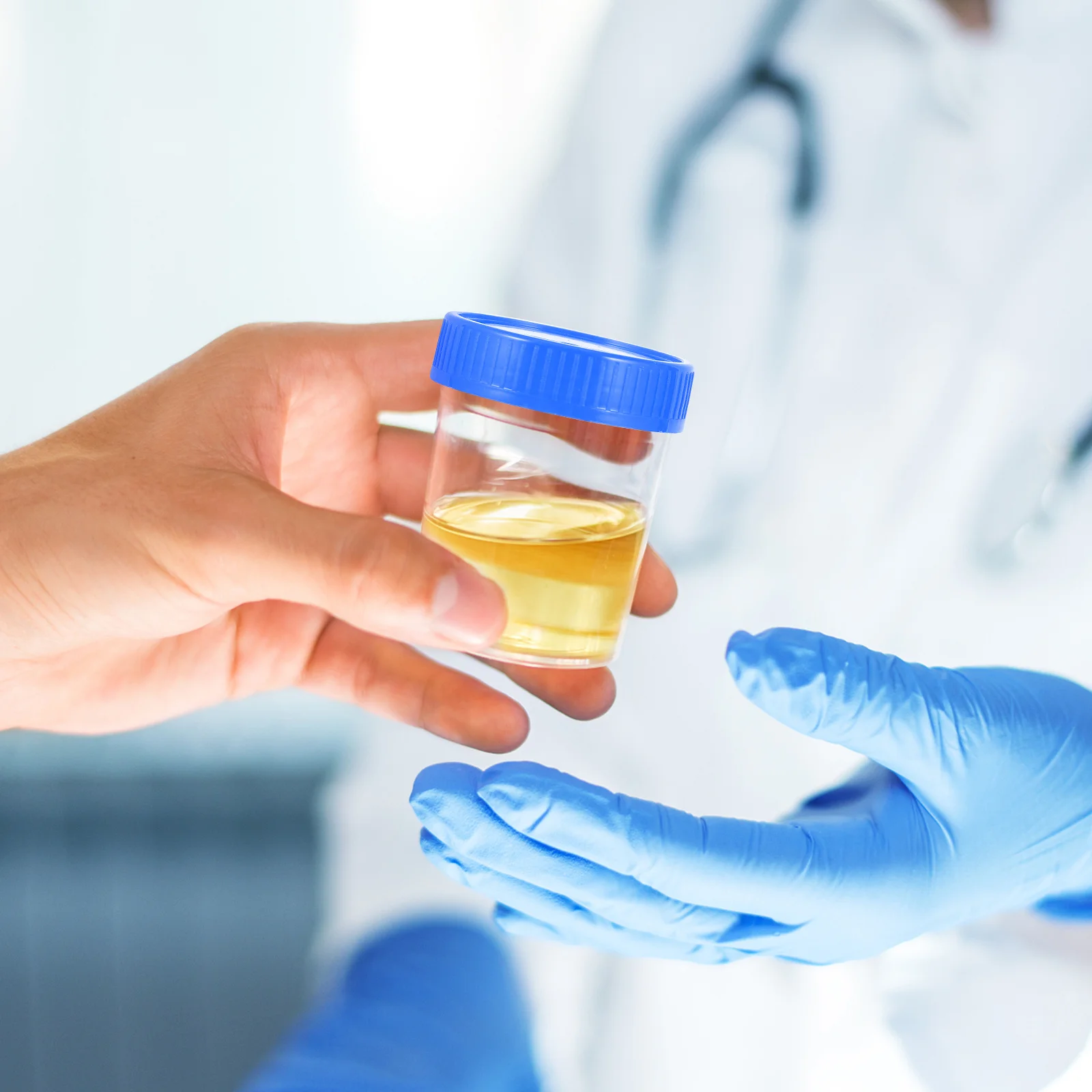 

50Pcs Plastic Urine Sample Cups Medical Use Screw Mouth 40ml Leak Proof Specimen Containers Liquid Measuring Cups