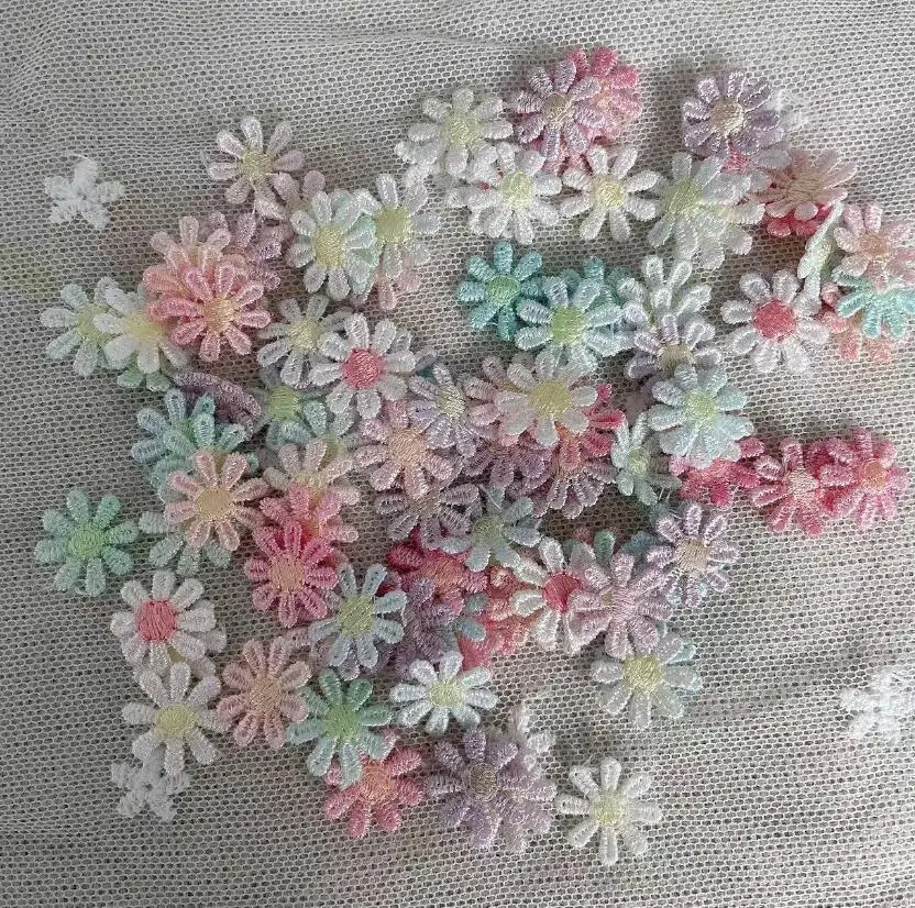 50 piezas mezcla de colores bordado bonita flor encaje Pacth adornos apliques de encaje para ropa accesorios de ropa 15mm