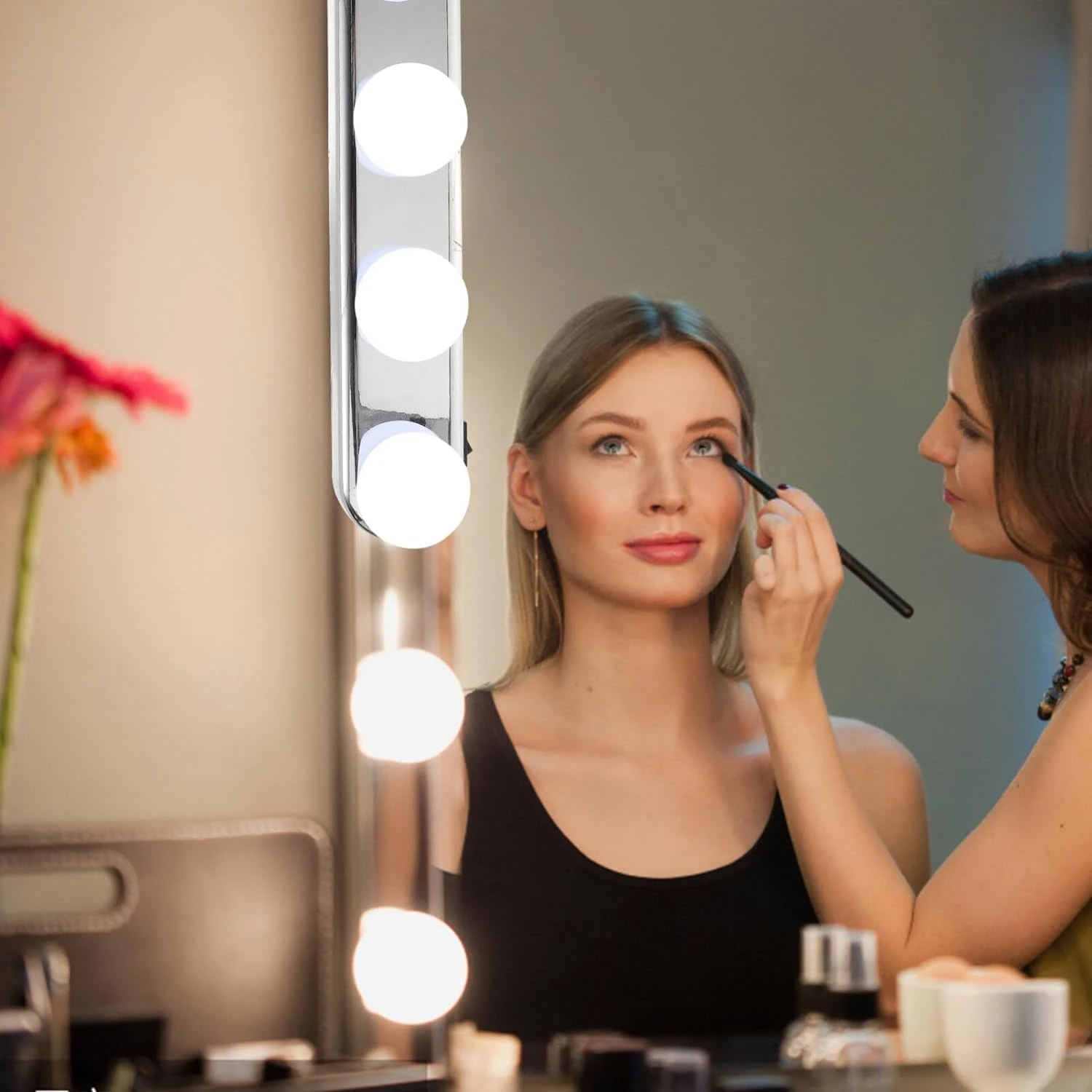 กรัมเพื่อการเติมเก๋ไก๋และซับซ้อนให้กับโต๊ะเครื่องแป้ง ยกระดับประสบการณ์ความงามของคุณด้วยความงามคุณภาพสูงที่ต้องมีนี้